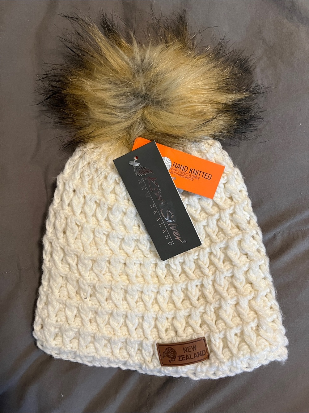HAND KNIT WINTER SLOUCHY HAT WHITE CREAM KIWI SILVER